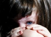 "Папа спал с малышкой-дочкой": что грозит за педофилию и как окружающим распознать насильника