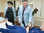 Порошенко наградил бойцов за бои под Дебальцево и Углегорском