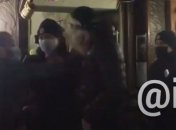 Владелец кафе отомстил активисту, сообщившему о нарушении карантина выходного дня (видео)