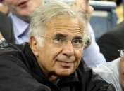 Корпоративный рейдер скупает акции Apple