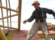 Украинские рабочие могут зарабатывать больше офисных клерков