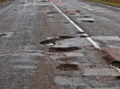 Ямы на дорогах очень вредят автомобилю