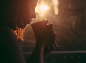 Медики не радять пити у спеку чай, каву та алкоголь