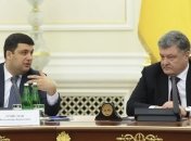 Порошенко и Гройсман поздравили украинцев с Новым годом в Facebook