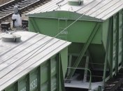 На Луганщине дизель-поезд столкнулся с грузовыми вагонами