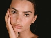 Эмили Ратаковски повторила знаменитое беременное фото Дэми Мур