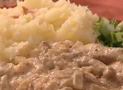 Говядина в сметанном соусе с пюре