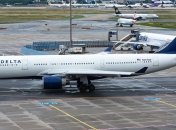 Пассажирский самолет совершил экстренную посадку в канадской провинции