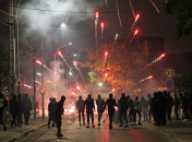 Насильственные беспорядки всколыхнули города по всей Франции