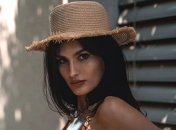 Популярная модель оделась в белье из масок и выложила в сеть откровенные фото