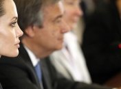 Анджелина Джоли больна гепатитом С и нуждается в пересадке печени