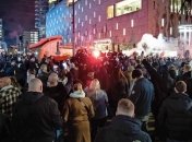 Протестующие на улицах Роттердама.