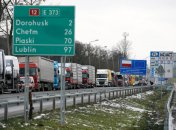 На границе могут образоваться пробки из грузовиков — в прошлом году в таких можно было простоять несколько дней