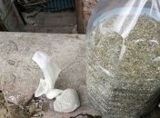 В Мариуполе в подвале многоэтажки обнаружили оружие и коноплю