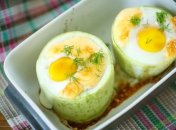 Яйца, запеченные в кабачках с сыром - завтрак, который полюбят все