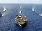Атомный авианосец и ракетные суда ВМФ США идут на Ближний Восток (Видео)
