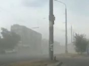 Нулевая видимость: Запорожье накрыла пылевая буря (Видео)