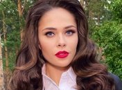 Юлия Санина показала эффектное фото на фоне заката