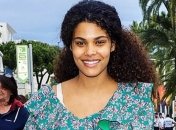 Счастливая мамочка: Тина Кунаки впервые после родов вышла в свет