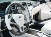Tesla показала изображения нового электрокара