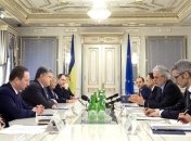 Порошенко: Санкции против России нужно усилить из-за признания "Л/ДНР"