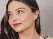 Беременная австралийская модель посетила торжественный прием в коротком мини