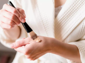 Как отстирать пятна от тонального крема