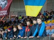 Украинских болельщиков начали освобождать после вмешательства президента