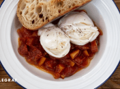 Очень аппетитное блюдо с яйцами