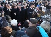 Порошенко возложил цветы к мемориалу Героев Небесной Сотни