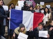 Американцы почтили память жертв теракта в Париже