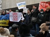 У резиденции Зеленского силовики готовятся встречать протестующих (фото)