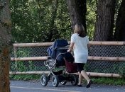 Во Львове коляска с годовалым ребенком застряла в лифте