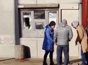 "Все в кровище": в Одессе мужчина "штурмовал" наливайку, где ему отказались налить (видео)