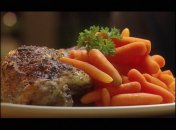 Куриные бёдрышки с отварной морковью