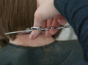Как самостоятельно подстричься тем, кто находится на карантине: совет эксперта