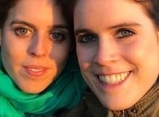 Принцесса Евгения поделилась редкими детскими кадрами с сестрой Беатрис (видео)