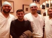 Фото Зеленского с врачами наделало шуму в соцсетях: где и когда оно было сделано