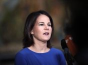 Анналена Бербок пытается уговорить Шольца