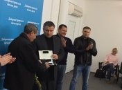 Аваков наградил водителя маршрутки, пытавшегося задержать убийцу патрульных
