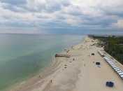 Пустые пляжи Лазурного в разгар курортного сезона 2022