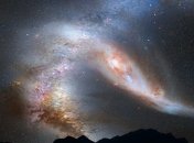 Активность ядра галактики вызывается слиянием