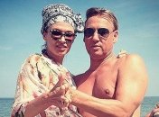 Дмитрий Харатьян станцевал на пляже с Эвелиной Бледанс