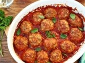 Рецепт дня: тефтели с рисом в томатном соусе