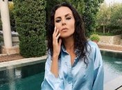 Настя Каменских забила на карантин: певицу раскритиковали за фото с фанатами в центре Киева