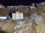 В Китае оползень обрушил несколько зданий: погибли 7 человек, еще 13 ищут