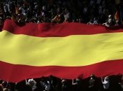 В Барселоне тысячи людей устроили протест против "сепаратистского переворота"