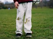 Благодаря этим советам вы сможете удалить пятна от травы с одежды