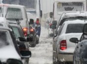 В снежных сугробах застряли более 2-х тысяч человек