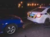 В Киеве на Северном мосту авто влетело в патрульную машину